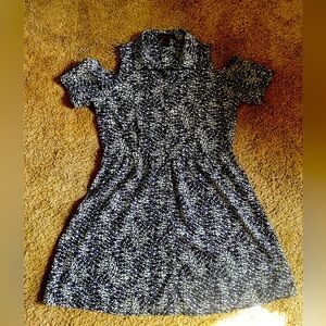 Material Girl Peep Shoulder Button Down Dress Women’s Size Medium Flowy Summer